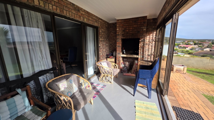 4 Bedroom Property for Sale in Hartenbos Heuwels Western Cape